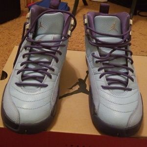 I have a pair of North Carolina's Jordan's sz 7
